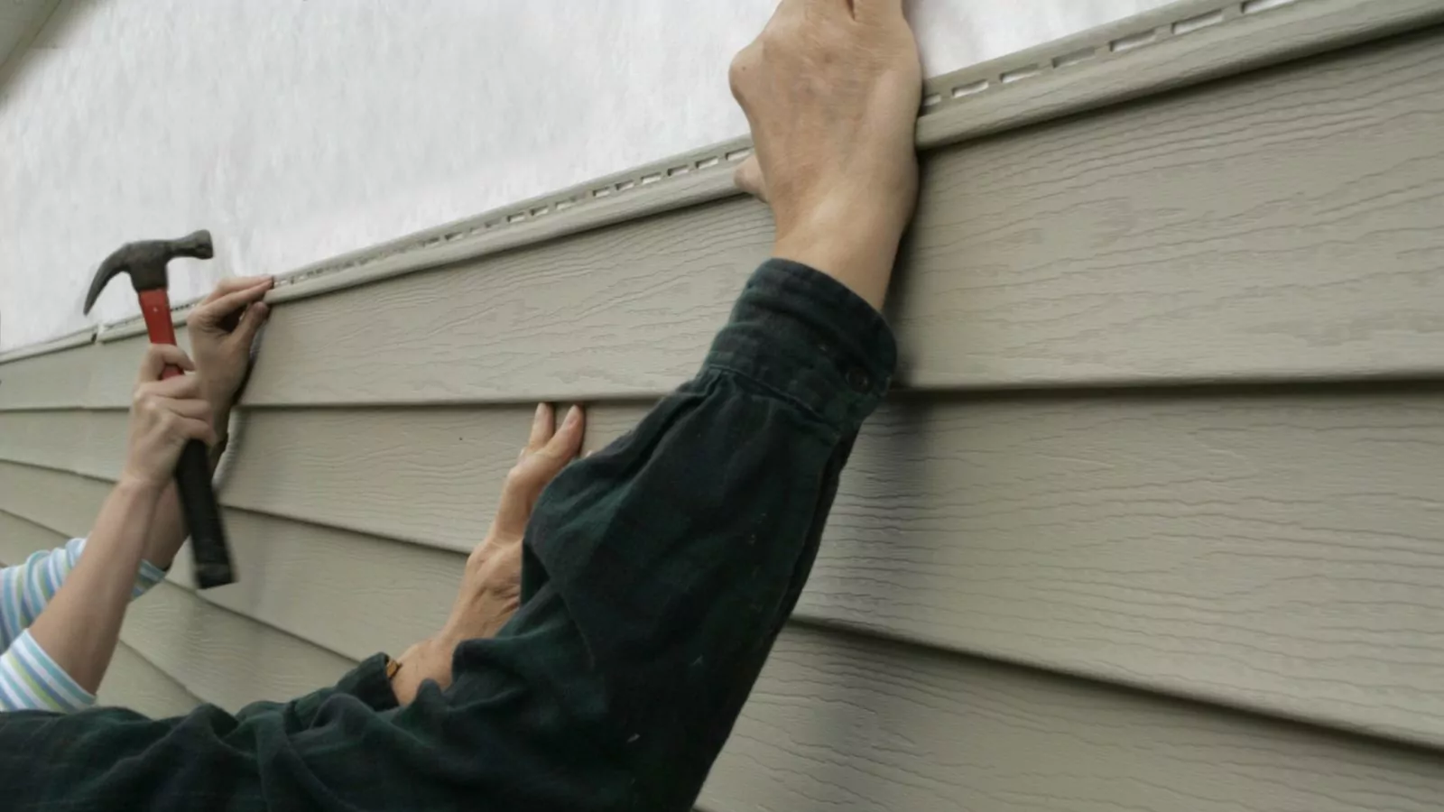 Step-by-step vinyl siding replacement in Toledo, Ohio by Pro Craft Home Products