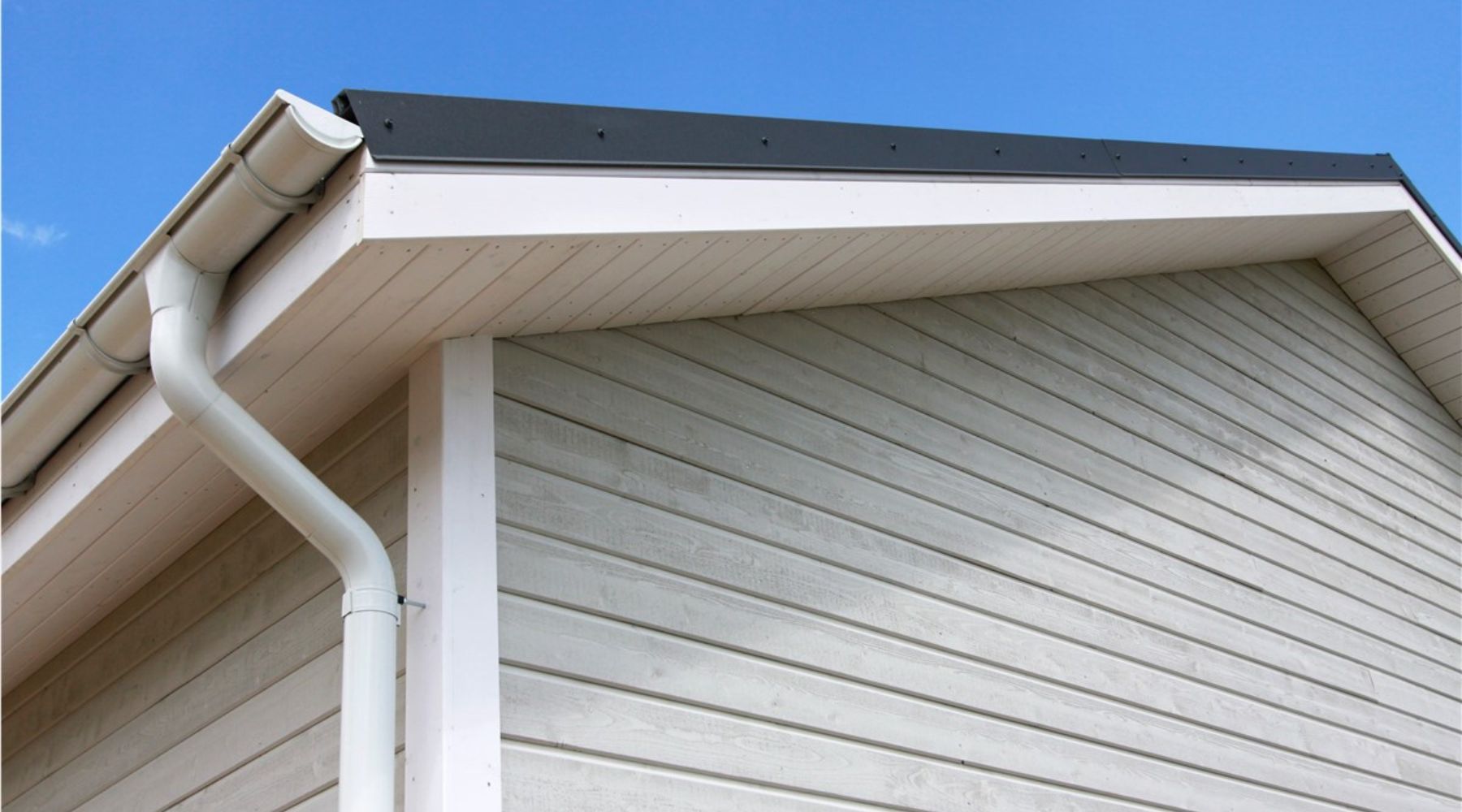 Seamless gutter installation on a home in Fostoria, OH