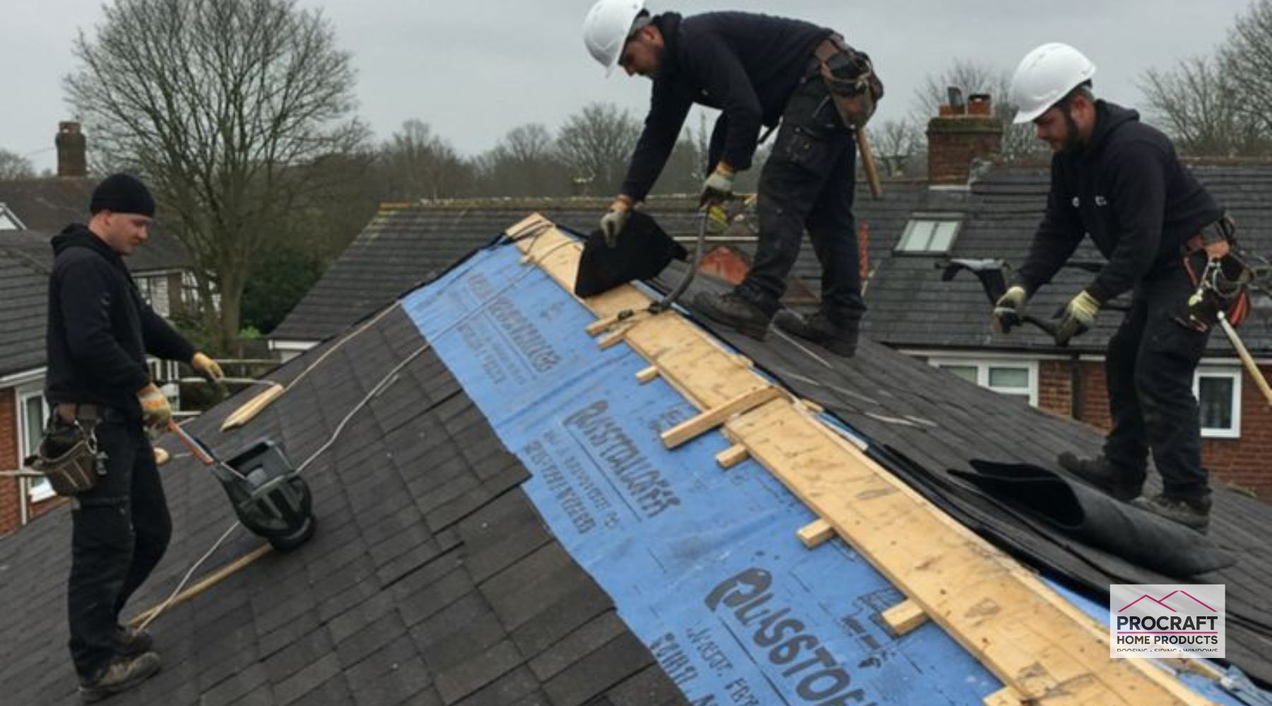 Roof replacement service with new shingles in ColsGrove OH